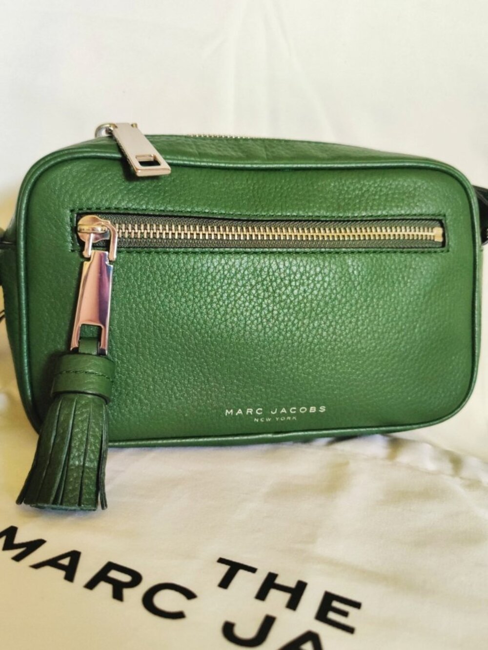 Marc Jacobs Zoom Leather Camera Crossbody Bag with Tassel in Evergreen, NWOT - Picture 5 of 13
